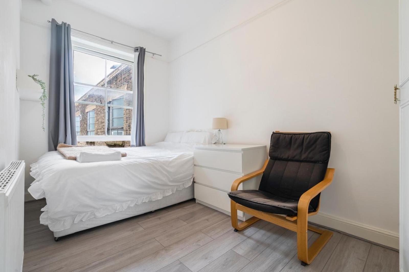 2 Bedroom Flat Sw9 -2min Walk From Brixton Station, Free Off Road Parking Appartement Londen