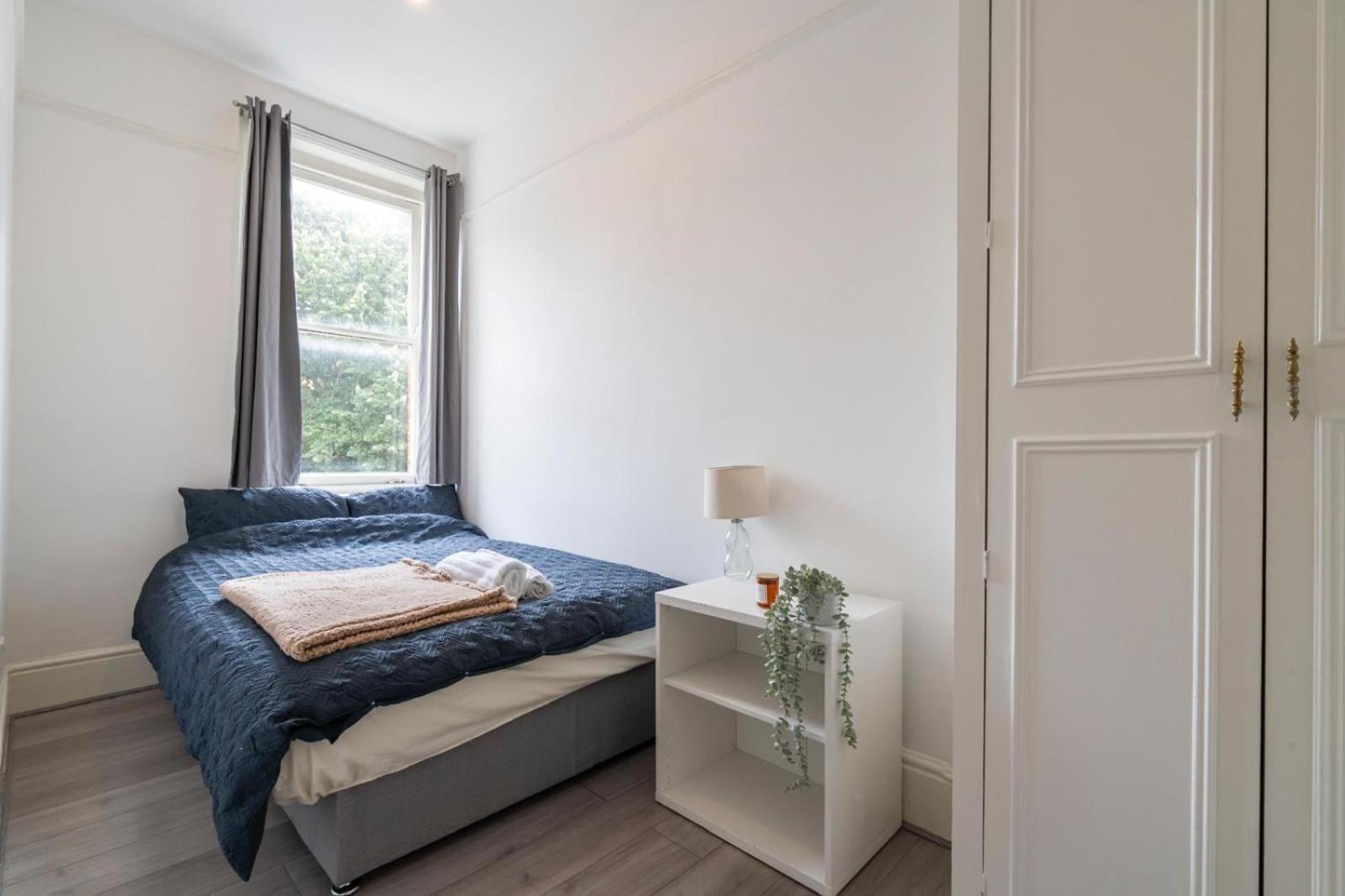2 Bedroom Flat Sw9 -2min Walk From Brixton Station, Free Off Road Parking Appartement